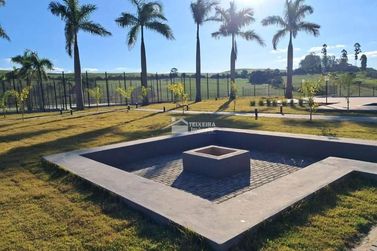 Terreno &agrave; venda - 1000m&sup2; - Quinta das Flores
