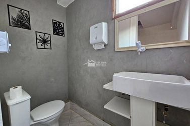 Casa &agrave; venda - 300m&sup2; - Centro