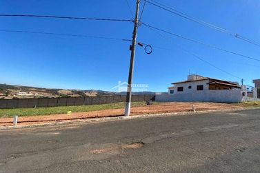Terreno &agrave; venda - 300m&sup2; - Condom&iacute;nio Village