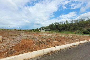 Terreno &agrave; venda - 200m&sup2; - Jardim Lima