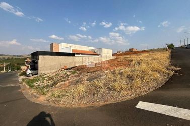 Terreno &agrave; venda - 298m&sup2; - Veredas da Serra
