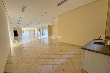 Sal&atilde;o Comercial para alugar - 300m&sup2; - Centro