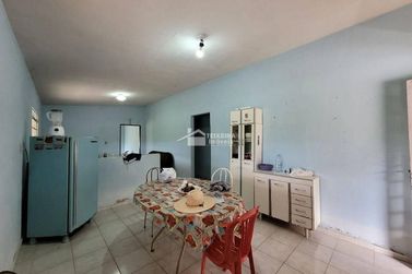 Ch&aacute;cara &agrave; venda - 190m&sup2; - Zona Rural