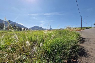 Terreno &agrave; venda - 241m&sup2; - Jardim Village