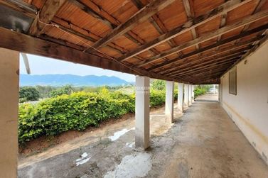 Ch&aacute;cara &agrave; venda - 190m&sup2; - Zona Rural