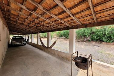 Ch&aacute;cara &agrave; venda - 190m&sup2; - Zona Rural