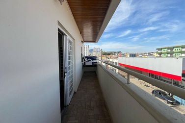 Apartamento para alugar - 123m&sup2; - Centro