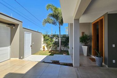 Casa &agrave; venda - 300m&sup2; - Vila Buzato