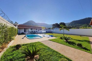 Ch&aacute;cara &agrave; venda - 150m&sup2; - Zona Rural