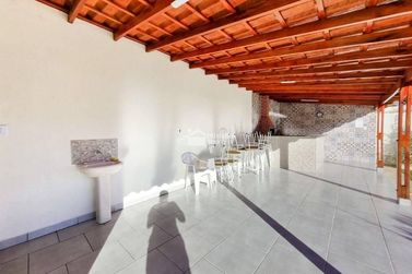 Ch&aacute;cara &agrave; venda - 150m&sup2; - Zona Rural