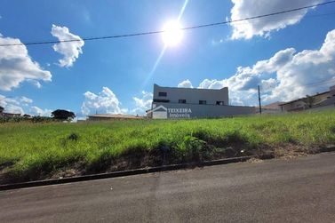 Terreno &agrave; venda - 300m&sup2; - Jardim Portal da Mantiqueira