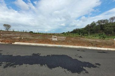 Terreno &agrave; venda - 200m&sup2; - Jardim Lima
