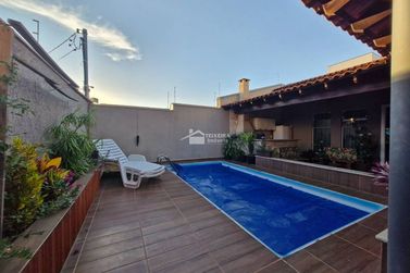 Casa &agrave; venda - 260m&sup2; - Jardim Mantiqueira II