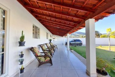 Ch&aacute;cara &agrave; venda - 150m&sup2; - Zona Rural