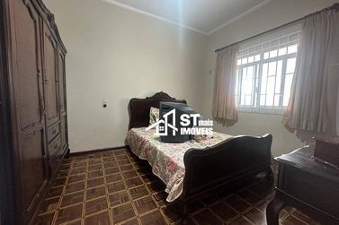 Casa &agrave; venda - 300m&sup2; - Centro