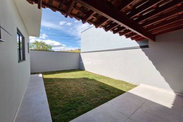 Casa &agrave; venda - 100m&sup2; - Jardim Village