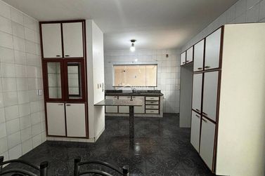 Casa &agrave; venda - 274m&sup2; - Centro
