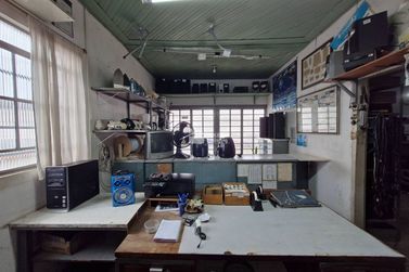 Sala Comercial &agrave; venda - 218m&sup2; - Centro