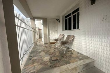 Casa &agrave; venda - 300m&sup2; - Centro