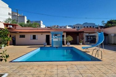Casa &agrave; venda - 207m&sup2; - 