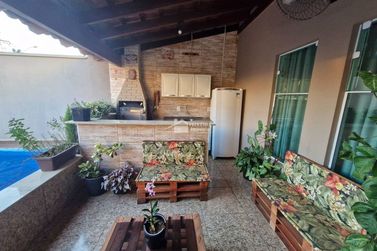 Casa &agrave; venda - 260m&sup2; - Jardim Mantiqueira II