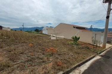 Terreno &agrave; venda - 200m&sup2; - Jardim Mirante