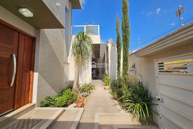 Casa &agrave; venda - 250m&sup2; - Jardim Mantiqueira II