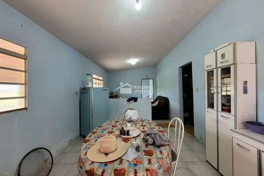 Ch&aacute;cara &agrave; venda - 190m&sup2; - Zona Rural