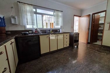 Casa &agrave; venda - 427m&sup2; - Centro