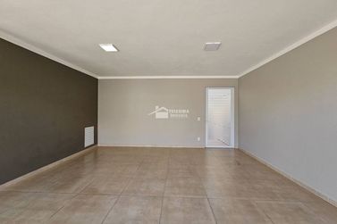 Casa &agrave; venda - 300m&sup2; - Vila Buzato