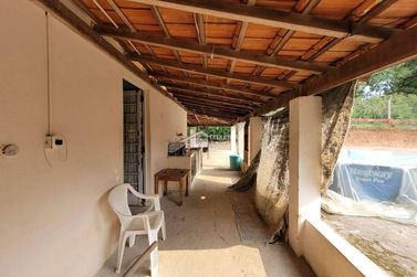 Ch&aacute;cara &agrave; venda - 190m&sup2; - Zona Rural
