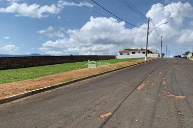 Terreno &agrave; venda - 300m&sup2; - Jardim Village