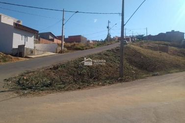 Terreno &agrave; venda - 210m&sup2; - David de Paula