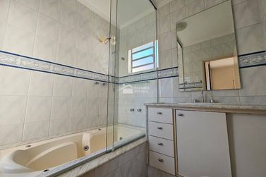 Casa &agrave; venda - 250m&sup2; - Vila Buzato