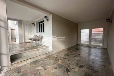 Casa &agrave; venda - 300m&sup2; - Centro