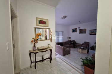 Casa &agrave; venda - 260m&sup2; - Jardim Mantiqueira II