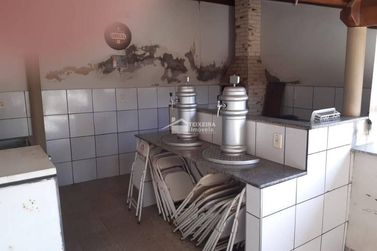 Ch&aacute;cara &agrave; venda - 300m&sup2; - Clube Uva