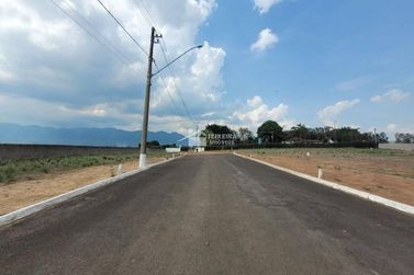 Terreno &agrave; venda - 300m&sup2; - Jardim Village