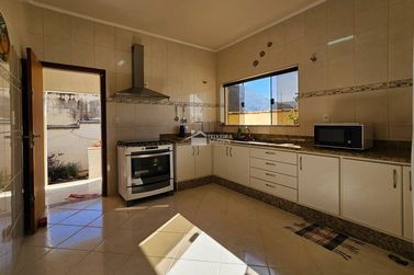 Casa &agrave; venda - 300m&sup2; - Jardim Bela Vista