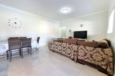 Ch&aacute;cara &agrave; venda - 150m&sup2; - Zona Rural