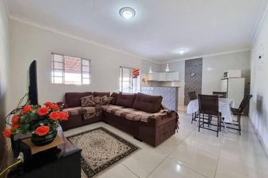 Ch&aacute;cara &agrave; venda - 150m&sup2; - Zona Rural