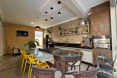 Casa &agrave; venda - 250m&sup2; - Jardim Mantiqueira II