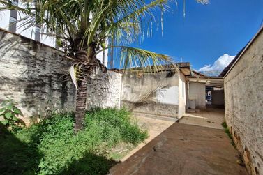 Casa &agrave; venda - 81m&sup2; - Centro