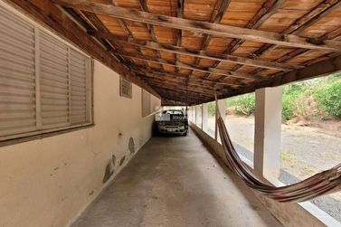 Ch&aacute;cara &agrave; venda - 190m&sup2; - Zona Rural