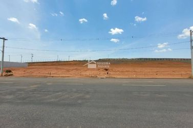 Terreno &agrave; venda - 1615m&sup2; - Trade Park