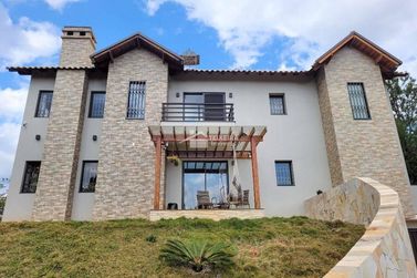 S&iacute;tio &agrave; venda - 600m&sup2; - Zona Rural