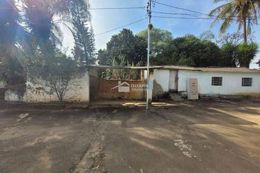 S&iacute;tio &agrave; venda - 200m&sup2; - Zona Rural