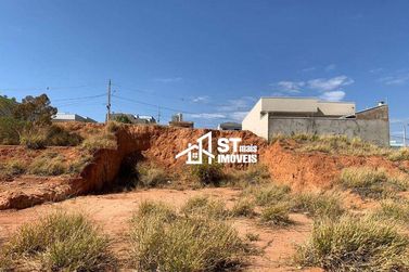 Terreno &agrave; venda - 200m&sup2; - Jardim Mirante
