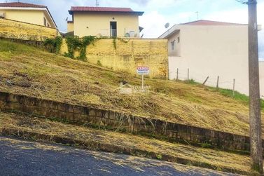 Terreno &agrave; venda - 300m&sup2; - Jardim Mantiqueira II