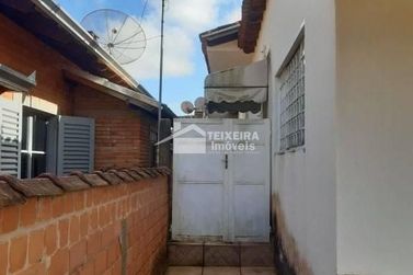 Ch&aacute;cara &agrave; venda - 300m&sup2; - Clube Uva